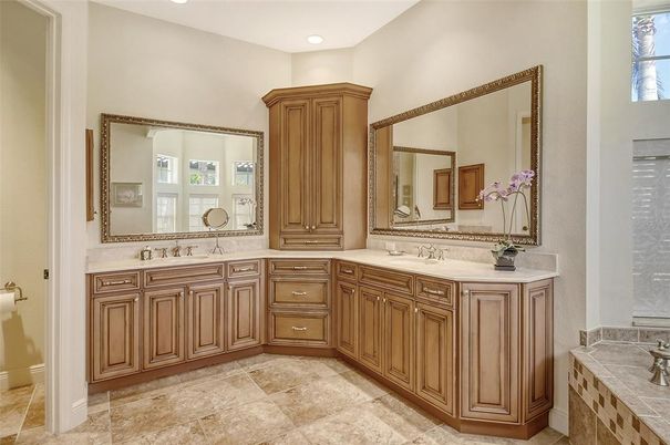 Bathroom, Dual Sink Vanities, Interior, Recessed Lighting