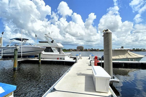 Exterior, Lake