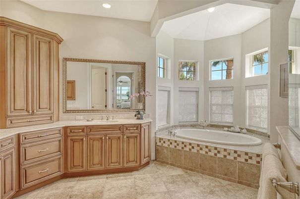 Bathroom, Dual Sink Vanities, Interior, Recessed Lighting