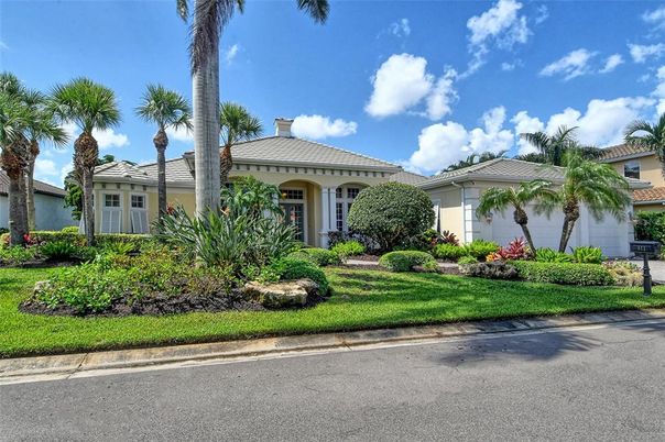Attached, Exterior, Facade, Mediterranean