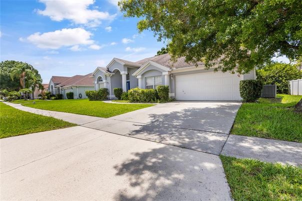 Attached, Exterior, Facade, Ranch