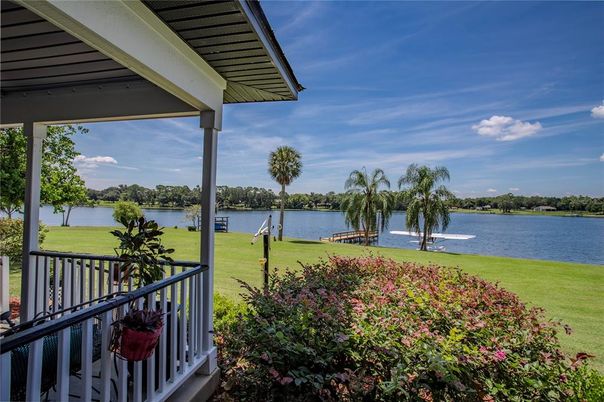 Exterior, Lake