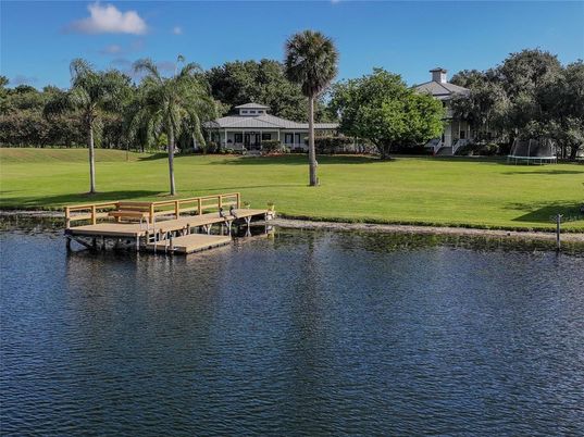 Exterior, Lake