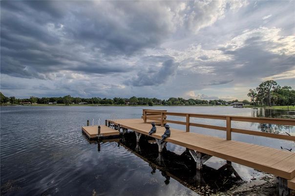 Exterior, Lake