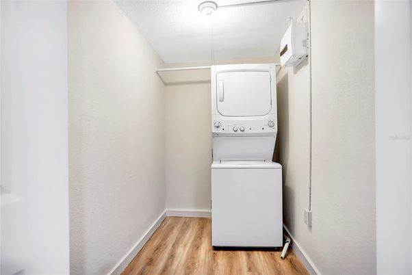 Interior, Utility Closets, Washer, Wood Texture Flooring