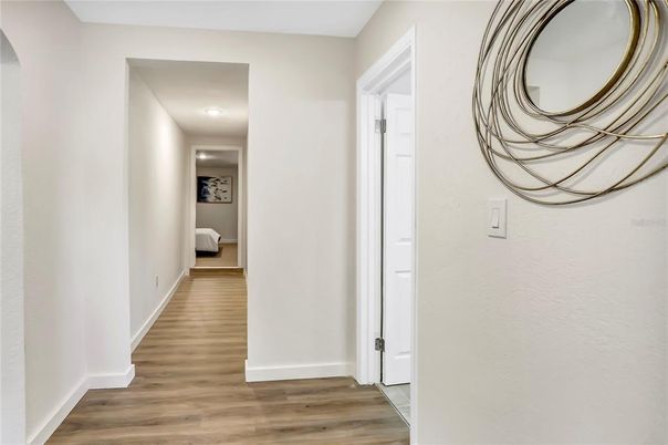 Interior, Recessed Lighting, Wood Texture Flooring