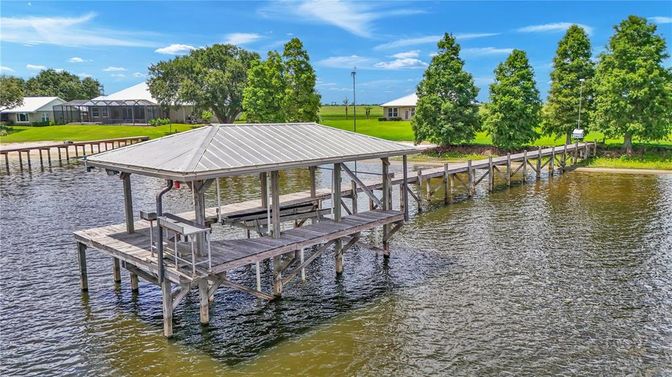 Exterior, Lake