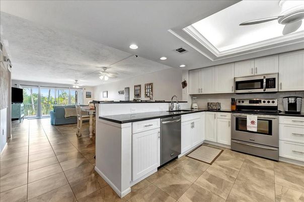 Dining room, Interior, Kitchen, Recessed Lighting, Stainless Steel Appliances