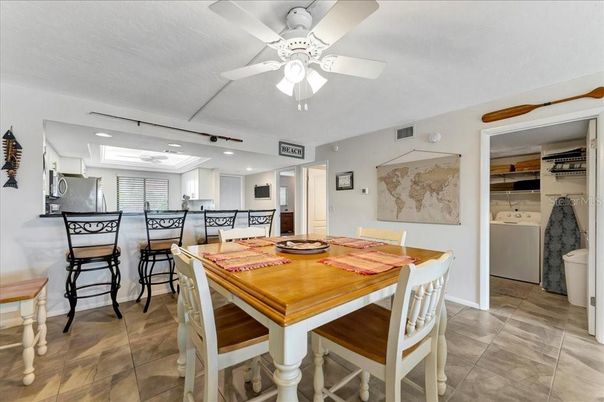 Dining room, Interior, Kitchen, Recessed Lighting