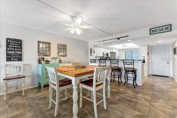 Dining room, Interior, Kitchen, Recessed Lighting
