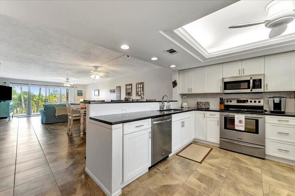 Dining room, Interior, Kitchen, Recessed Lighting, Stainless Steel Appliances