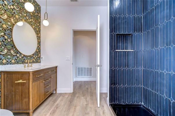 Bathroom, Interior, Pendant Lights, Wood Texture Flooring