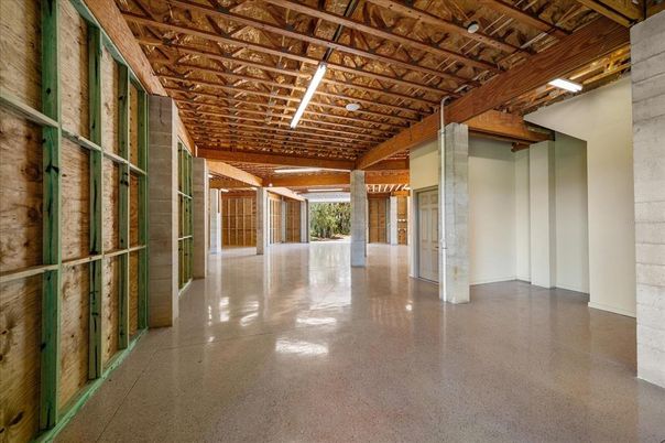 Empty room, Interior, Wooden Beams