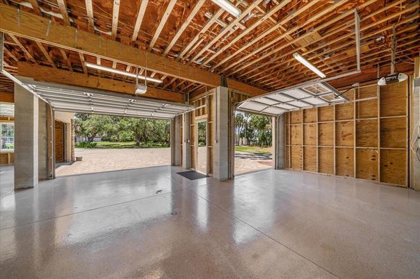 Garage, Interior, Wooden Beams