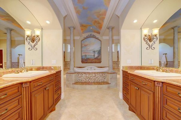 Bathroom, Dual Sink Vanities, Interior, Recessed Lighting