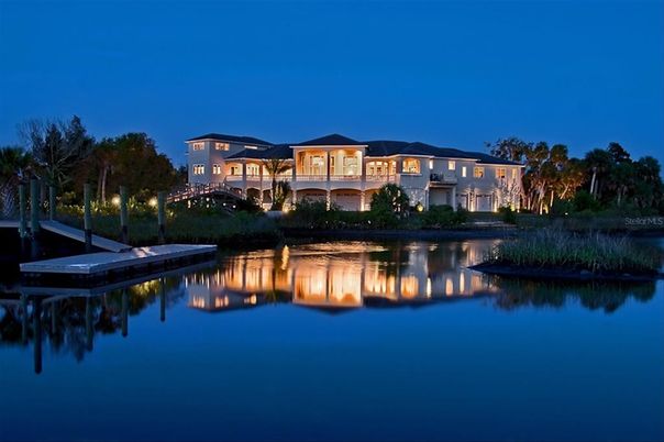 Exterior, Lake