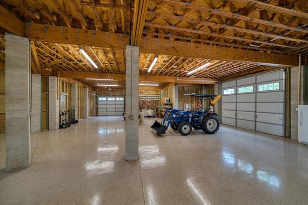 Garage, Interior, Wooden Beams