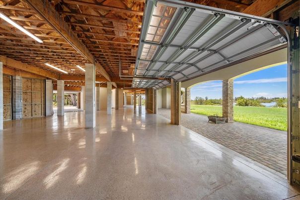 Garage, Interior, Wooden Beams