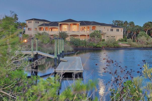 Exterior, Lake