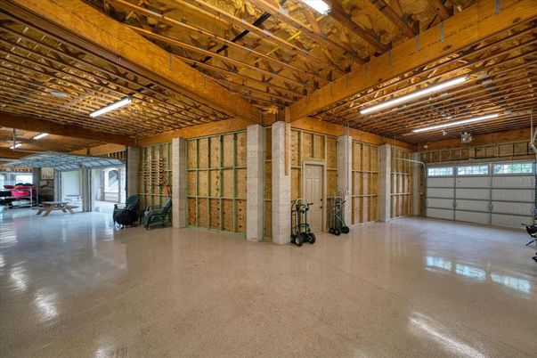 Garage, Interior, Wooden Beams
