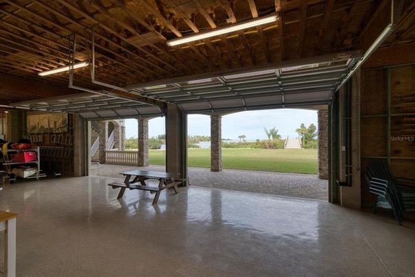 Garage, Interior