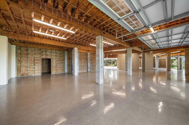 Empty room, Interior, Wooden Beams
