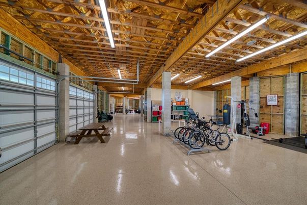 Garage, Interior, Wooden Beams