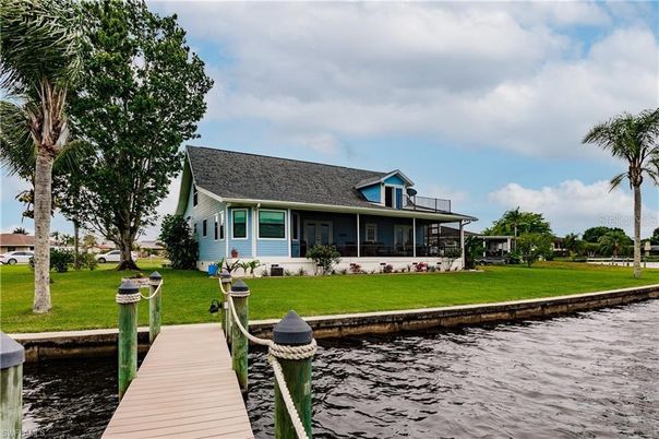 Exterior, Lake