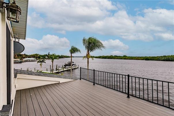 Exterior, Lake