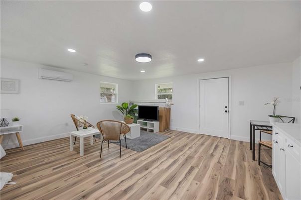 Interior, Recessed Lighting, Wood Texture Flooring