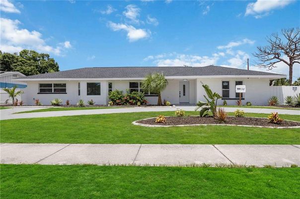 Backyard, Exterior, Facade, Ranch