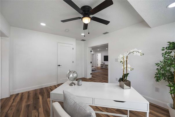 Home Office, Interior, Recessed Lighting, Wood Texture Flooring