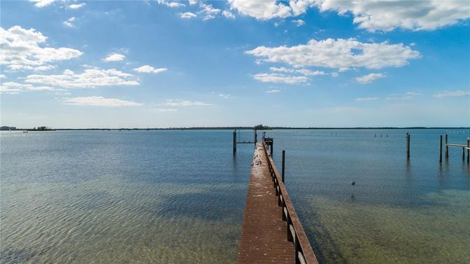 Exterior, Lake