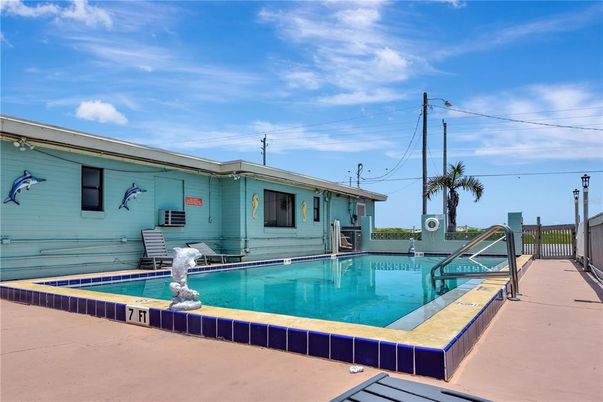 Exterior, Pool