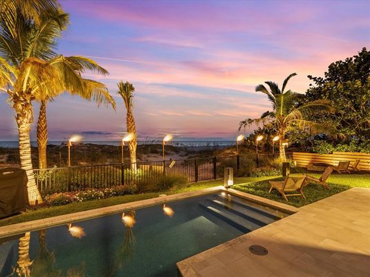 Exterior, Pool, Water