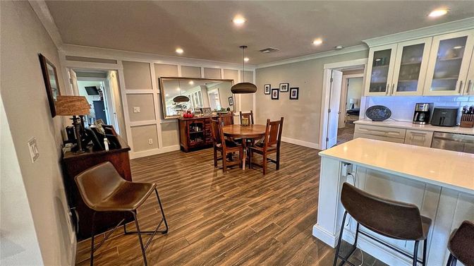 Dining room, Interior, Kitchen, Pendant Lights, Recessed Lighting, Wood Texture Flooring