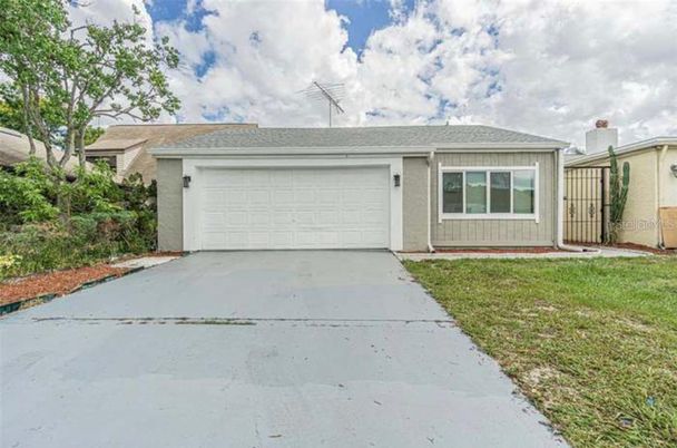 Attached, Exterior, Facade, Ranch