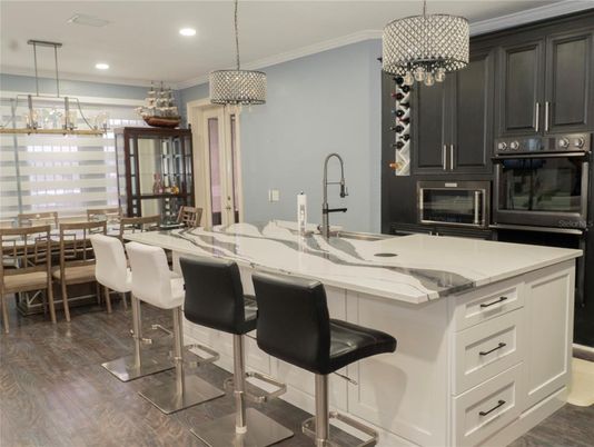 Chandelier, Dining room, Interior, Kitchen, Pendant Lights, Recessed Lighting, Wood Texture Flooring
