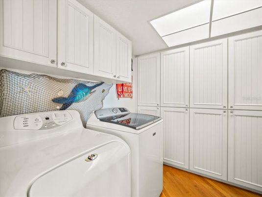 Interior, Washer, Wood Texture Flooring