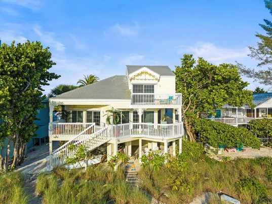 Backyard, Exterior, Facade, Queen Anne Victorian