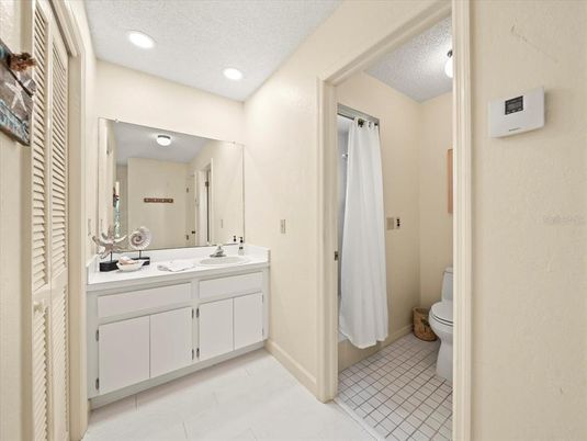 Bathroom, Dual Sink Vanities, Interior, Recessed Lighting
