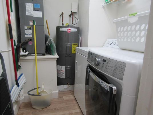 Interior, Washer, Wood Texture Flooring