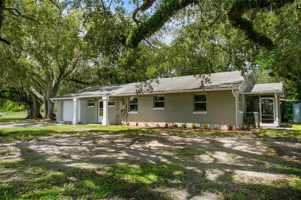 Backyard, Exterior, Facade, Ranch