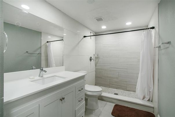 Bathroom, Interior, Recessed Lighting