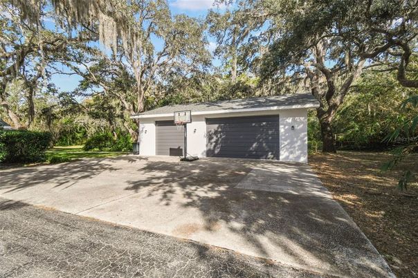 Detached Garage, Exterior