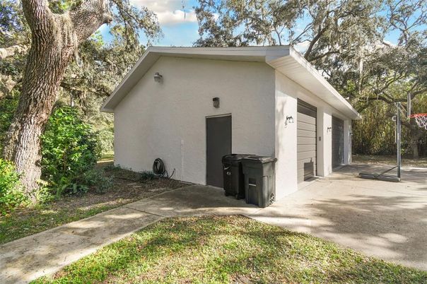 Detached Garage, Exterior