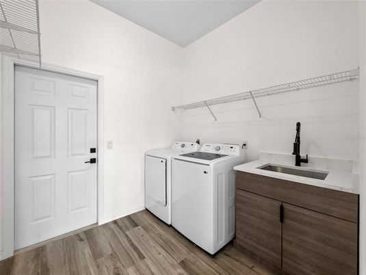 Interior, Utility Closets, Washer, Wood Texture Flooring