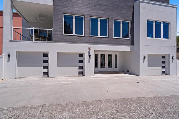 Attached, Exterior, Facade, Rowhouse