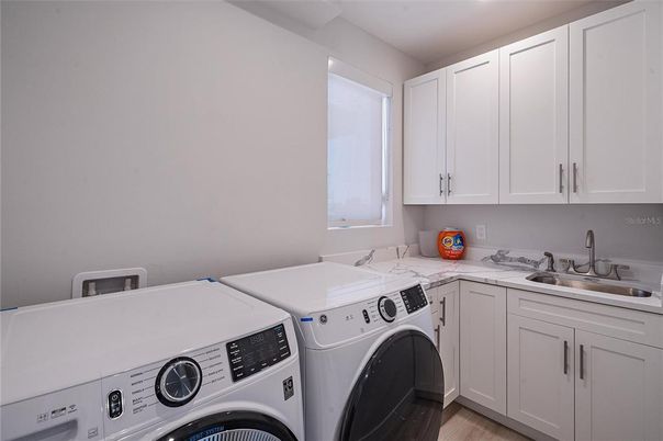 Interior, Washer, Wood Texture Flooring