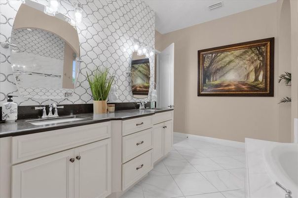 Bathroom, Dual Sink Vanities, Interior